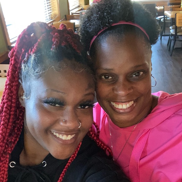 Meet your Posher, Tara - Picture 3 of 3